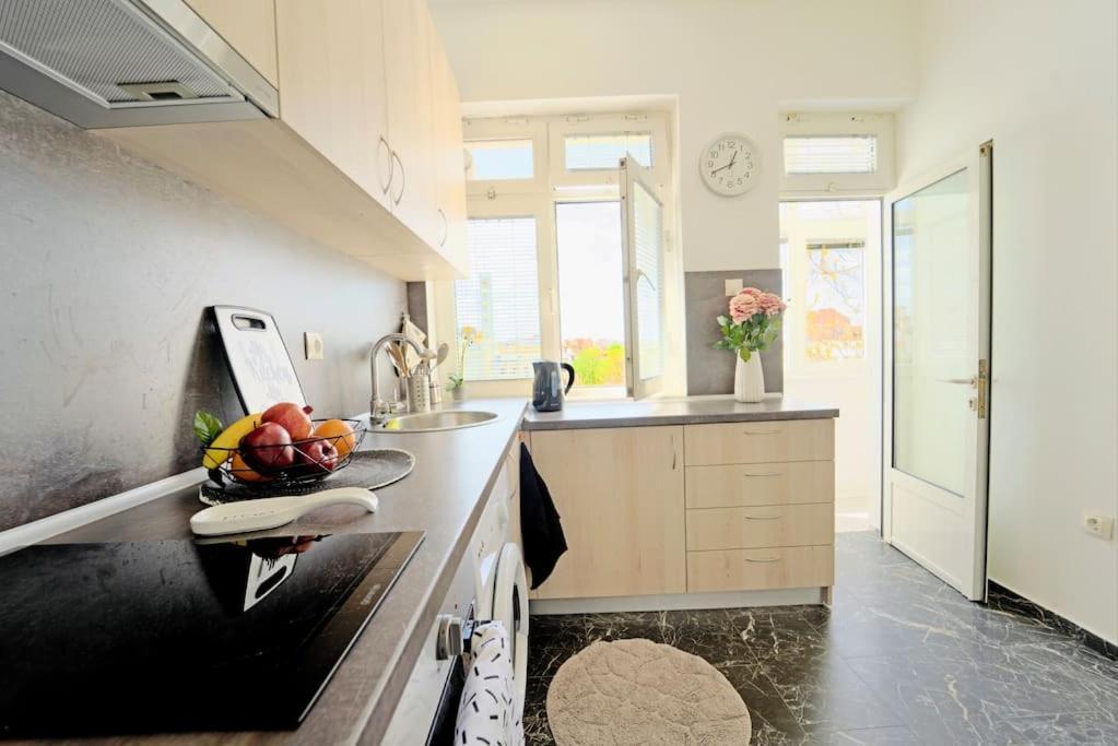 Cozy 1-Bedroom Flat In The Very Center Of Sofía Exterior foto