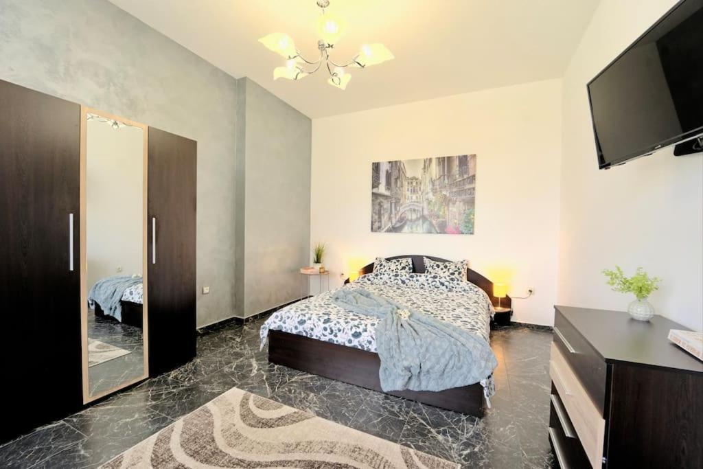 Cozy 1-Bedroom Flat In The Very Center Of Sofía Exterior foto
