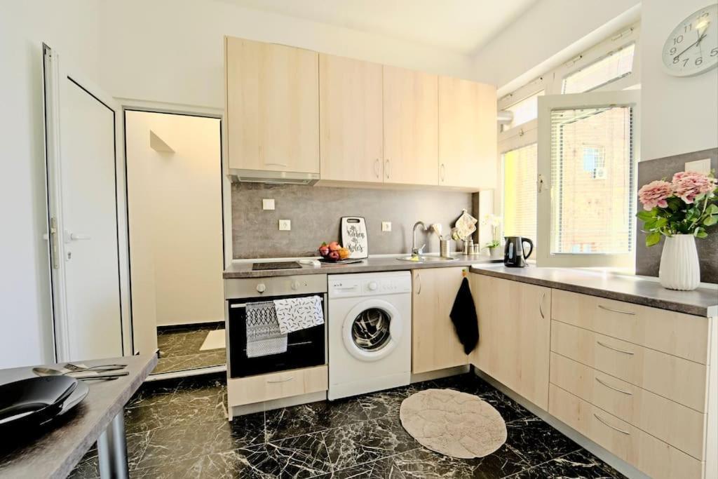 Cozy 1-Bedroom Flat In The Very Center Of Sofía Exterior foto